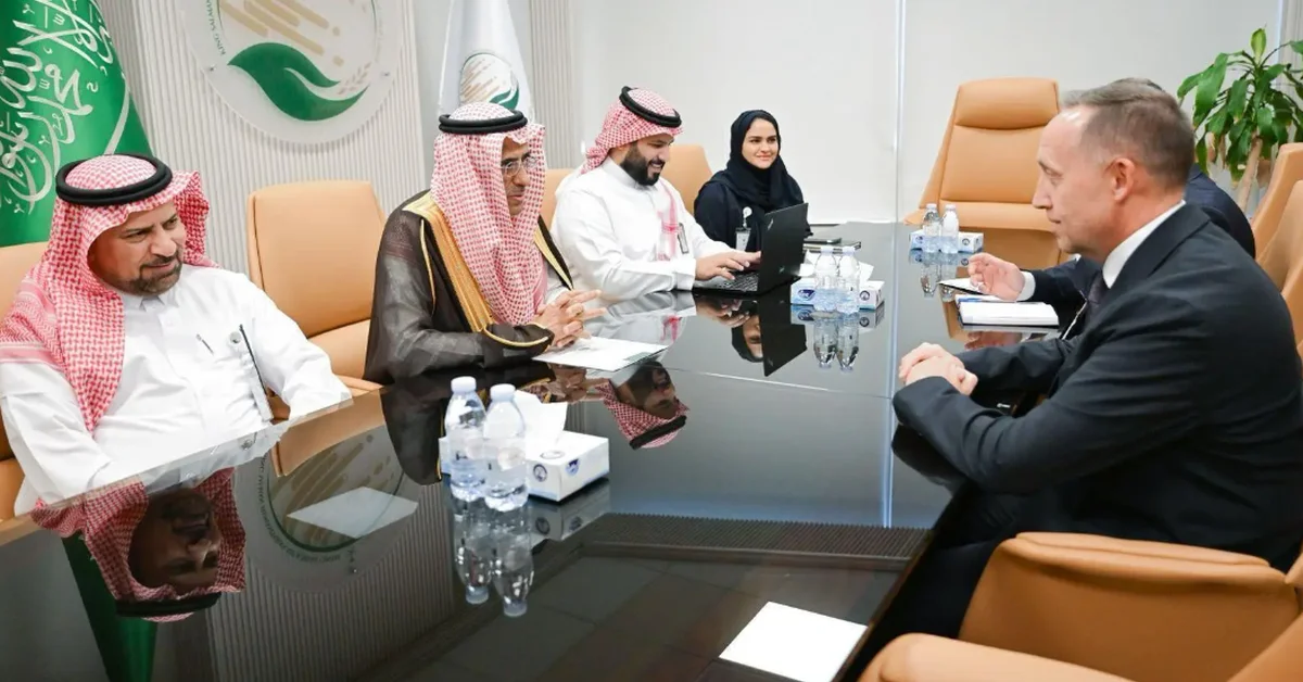 A KSrelief official met with Ukraine’s ambassador in Riyadh to explore humanitarian efforts. - Main Image
