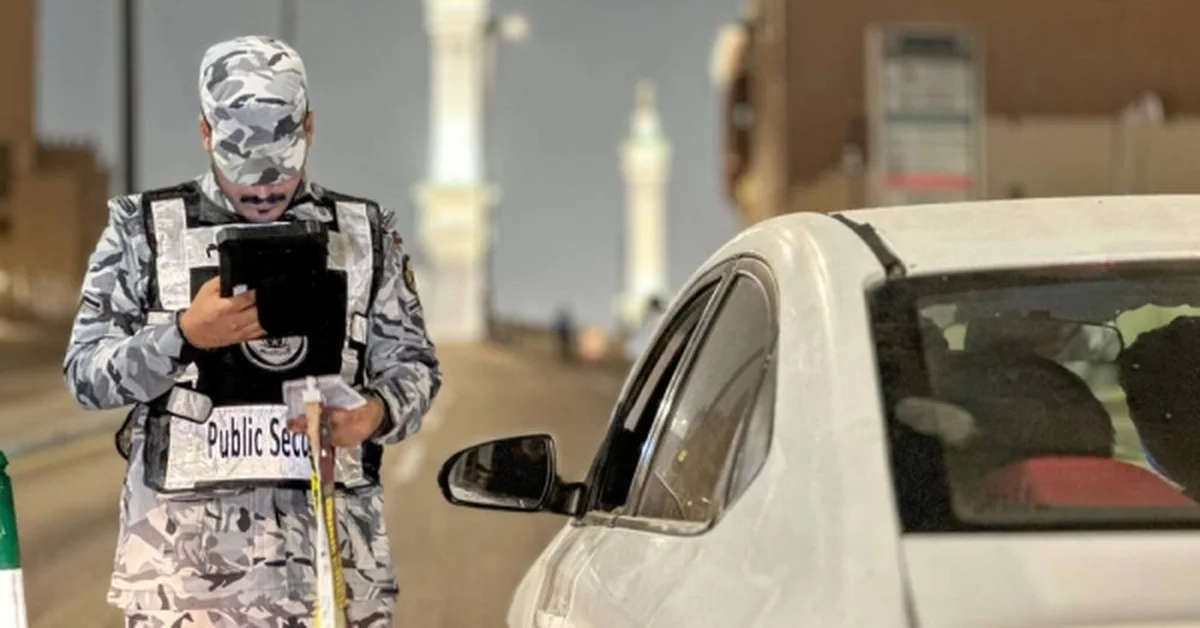 Six individuals were arrested for illegally transporting people without Hajj permits. - Main Image