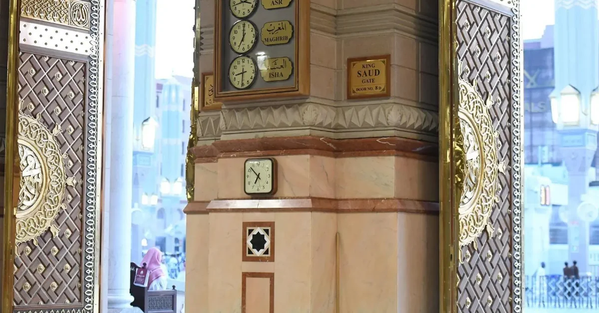 The architecture of the Prophet’s Mosque doors reflects spiritual and artistic excellence. - Main Image