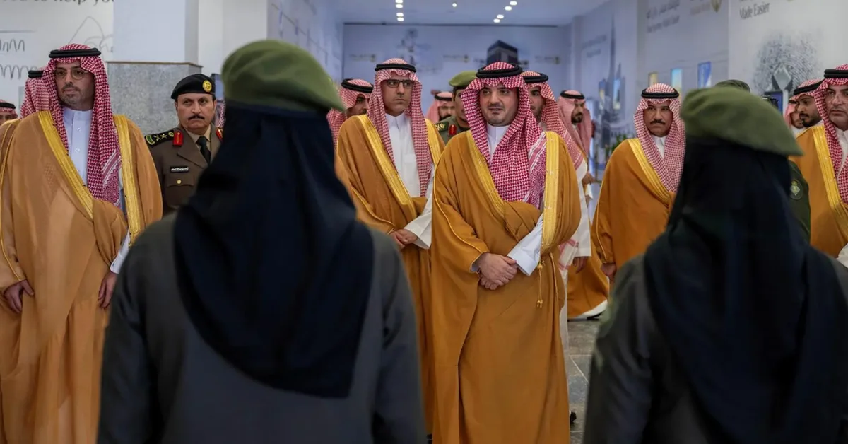 The Interior Minister toured the Makkah Route center at Jeddah airport. - Main Image