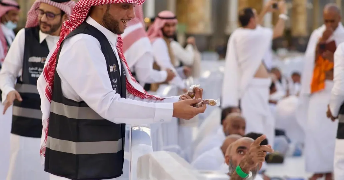 Over 5,000 education staff in Makkah are volunteering through eight pilgrim support programs. - Main Image