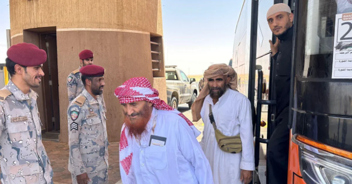 Borders Guard Directorate Facilitates Departure of Pilgrims via Al-Wadiah Crossing - Main Image