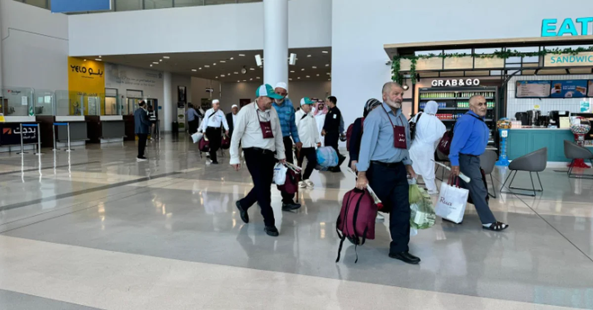 First Group of Iranian Pilgrims Arrives at Arar Airport for Departure via Jadidat Arar Border Crossing - Main Image