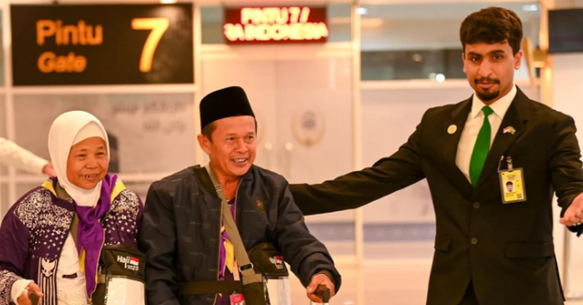Four Decades of Dedication: Sanitation Worker, Wife Fulfill Hajj Dream through Makkah Route Initiative - Main Image