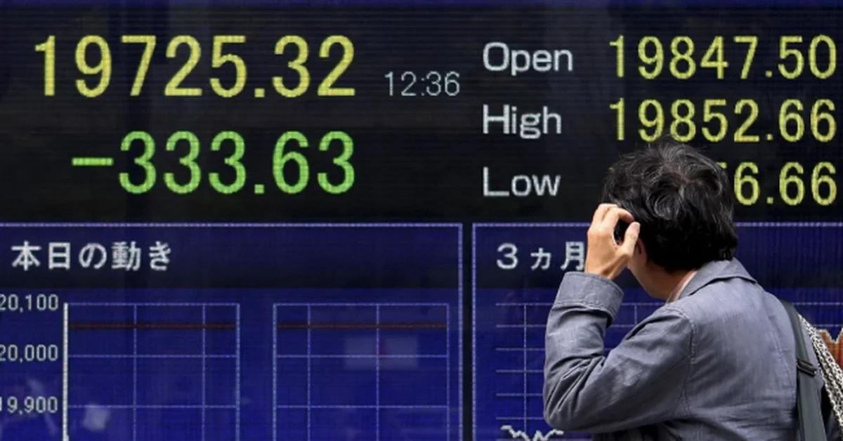 Japanese Stocks Close Lower - Main Image