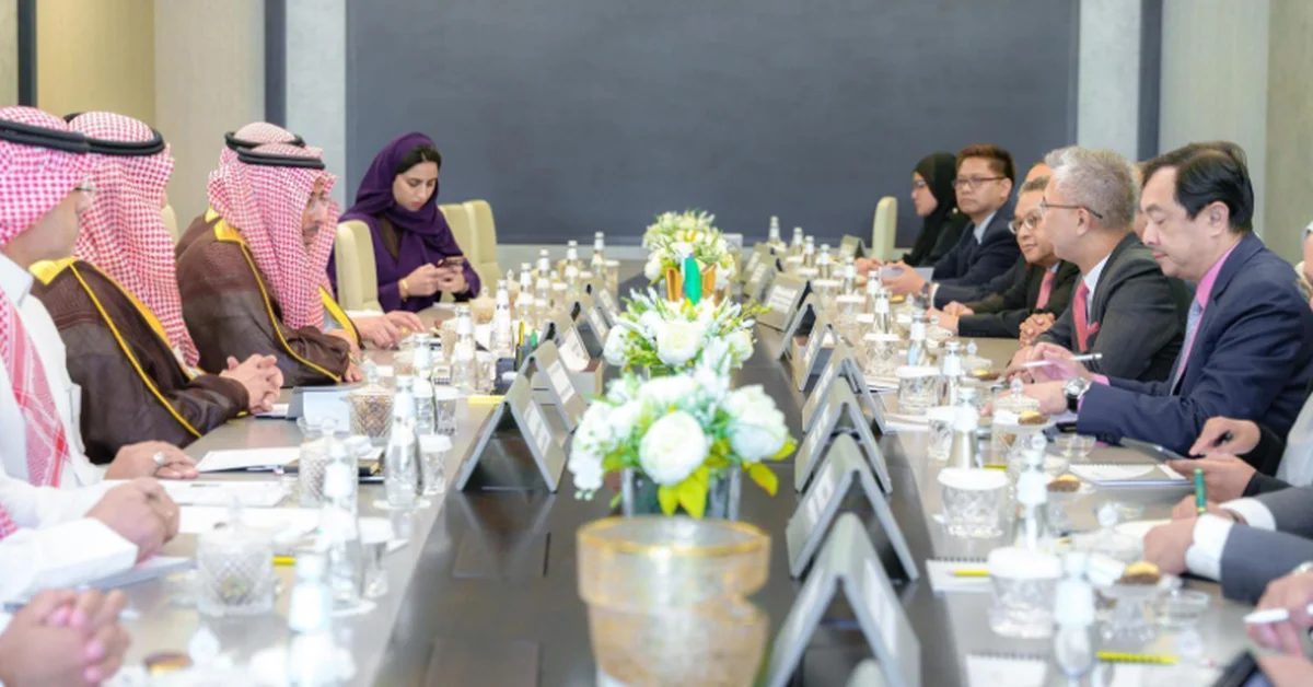 Minister of Industry Discusses Cooperation with Malaysian Counterpart - Main Image