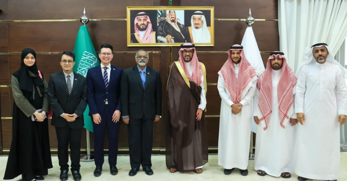Islamic University President Receives Singapore Consul General - Main Image