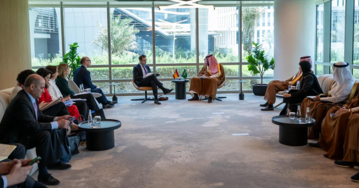 Minister of Economy Meets with Spanish Counterpart - Main Image
