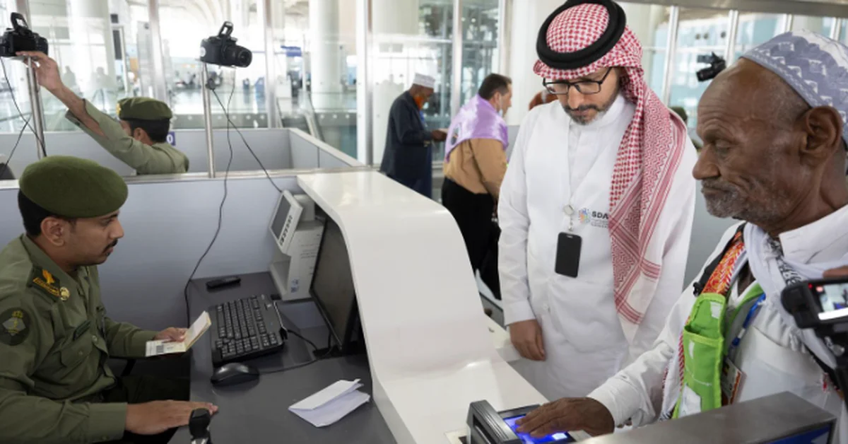 SDAIA Equips 20 E-Gates at Prince Mohammed bin Abdulaziz International Airport to Facilitate Pilgrim Entry - Main Image