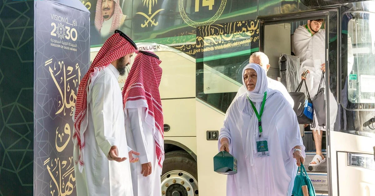 Custodian of the Two Holy Mosques' Guests Program for Hajj, Umrah, and Visitation Perform Friday Prayers at Grand Mosque - Main Image