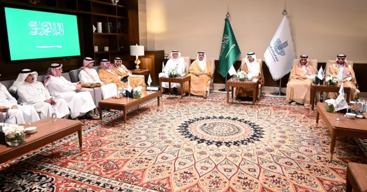 Municipalities Minister Inspects Investment Projects in Eastern Region, Meets Investors - Main Image