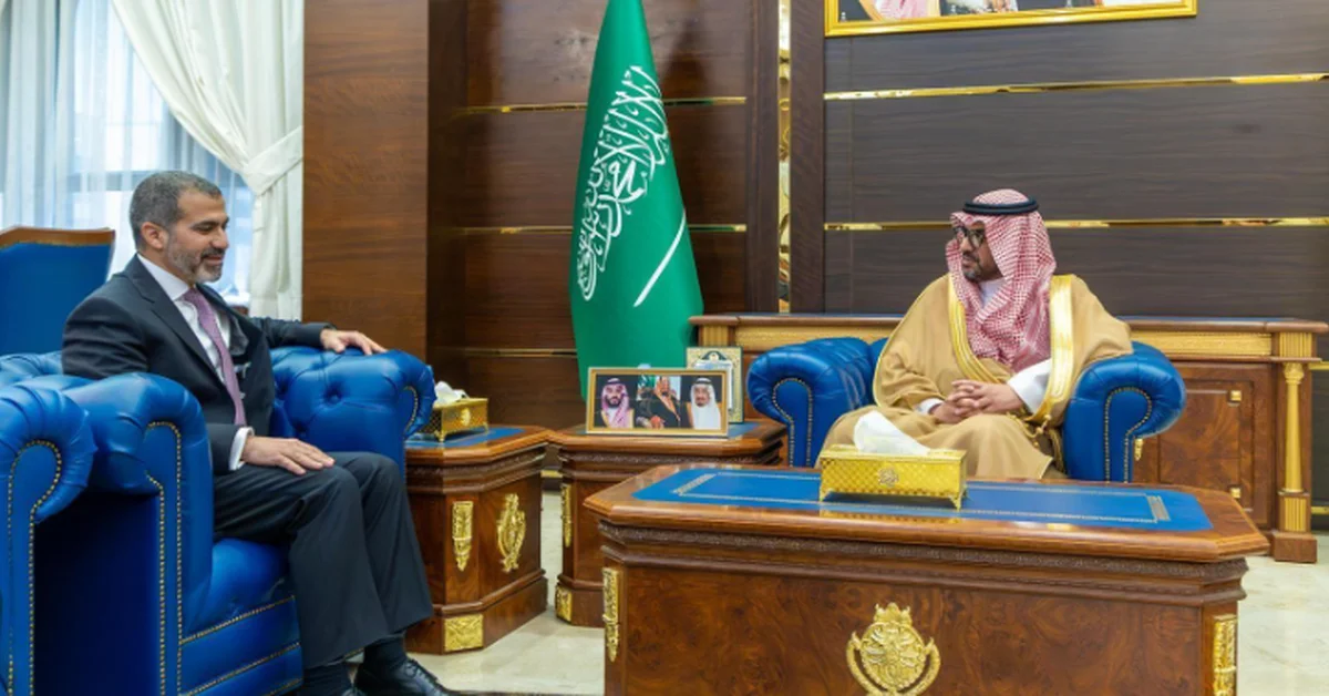 Madinah Islamic University President, Iraqi Consul General Discuss Cooperation - Main Image