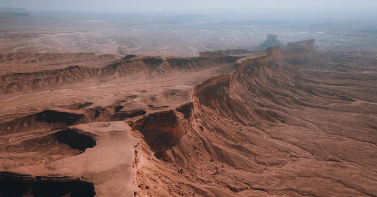 Tuwaiq Mountain: Saudi Arabia's Enduring Symbol of Strength and Vision - Main Image