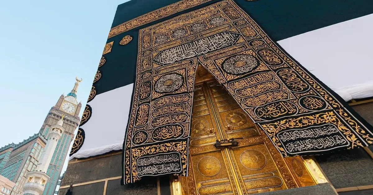 Kaaba’s Kiswa Raised as Part of Traditional Hajj Preparations - Main Image