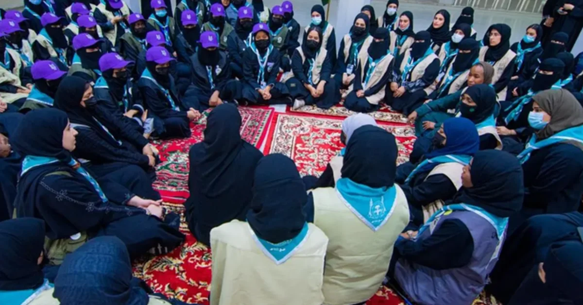 Saudi Girl Scouts deploy 355 members to assist pilgrims with mosque security - Main Image