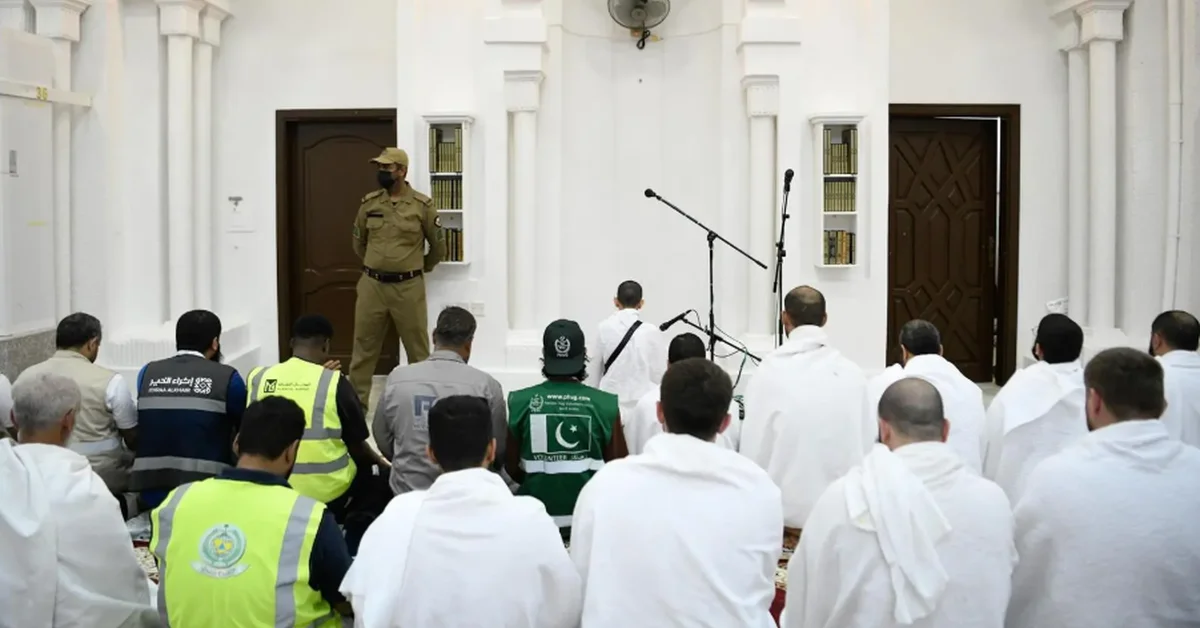 Pilgrims Worship Peacefully in Muzdalifah’s Almashar Alharam Mosque