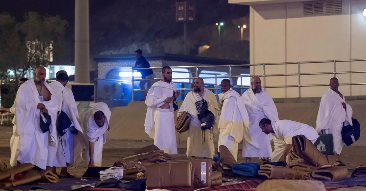 Pilgrims spend the night in Muzdalifah - Main Image