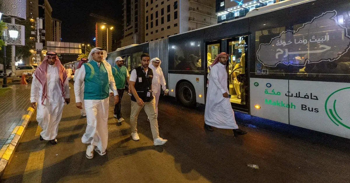 Transport Minister reviews shuttle services for Grand Mosque pilgrims - Main Image