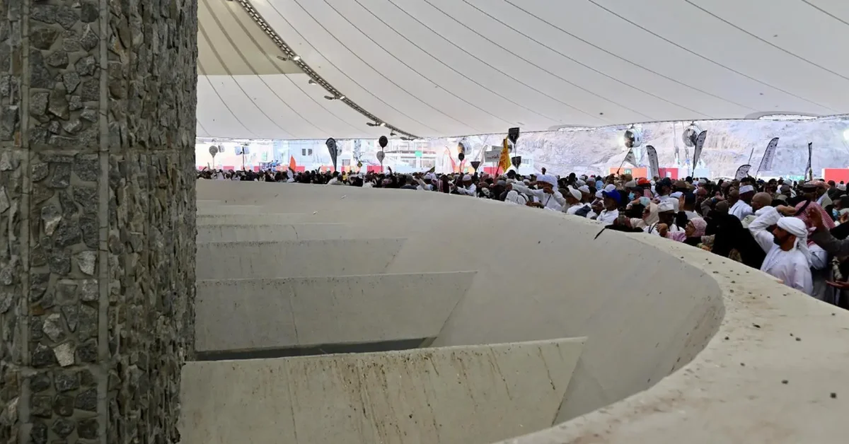 Pilgrims complete stoning of all three Jamarat on Tashreeq's first day - Main Image