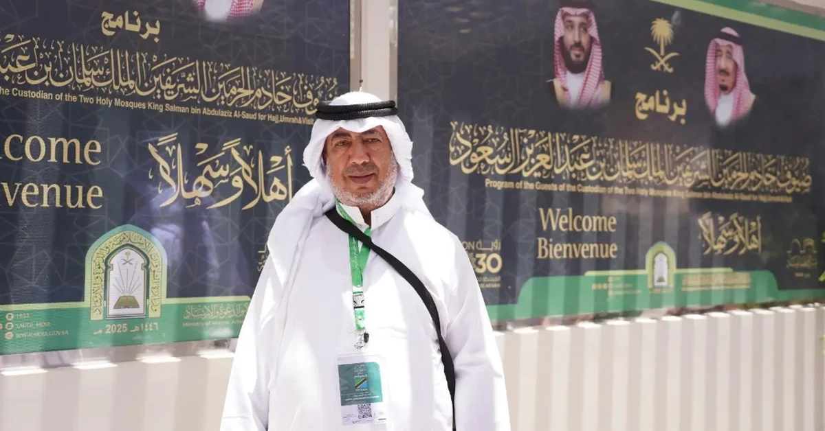 Pilgrims express appreciation by wearing Saudi traditional attire - Main Image