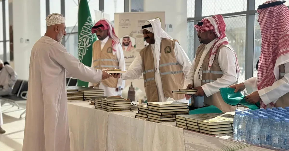 Islamic Affairs Ministry gifts Qurans to pilgrims from the Saudi leadership - Main Image