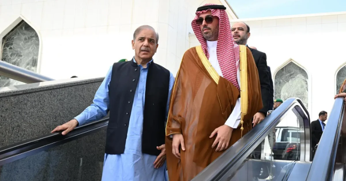 Pakistani Prime Minister Leaves Jeddah - Main Image