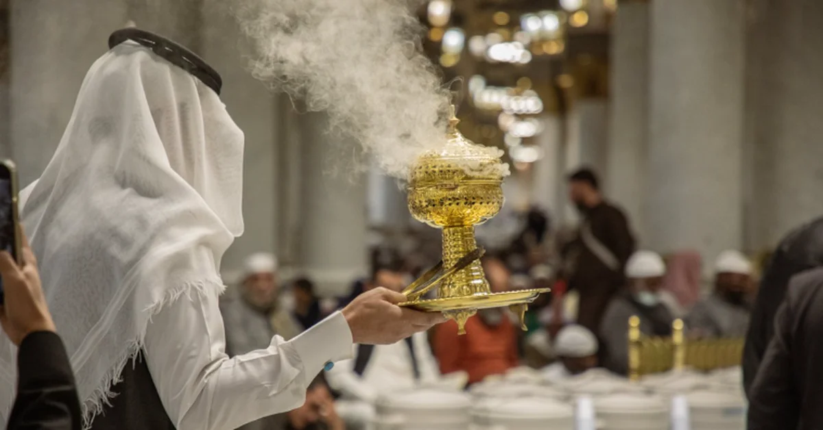 Prophet's Mosque Welcomes Pilgrims with High-Quality Oud and Fragrances - Main Image