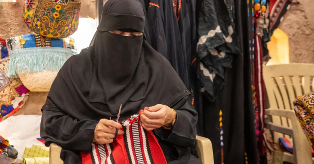 Sadu Weaving Shines at Hail Heritage Festival, Revives Bedouin Craftsmanship - Main Image