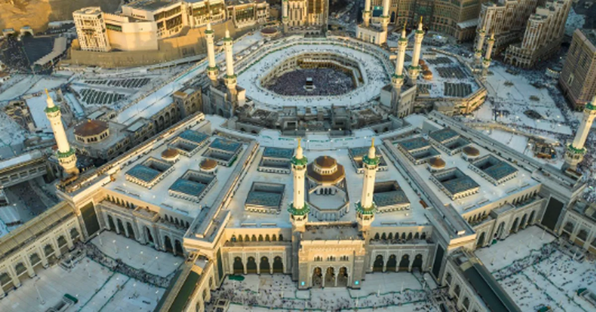 Integrated Services Ensure Worshipper Comfort at Grand Mosque on Ashura Day - Main Image