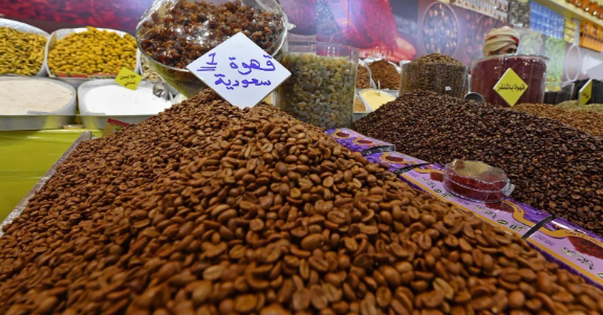 Spices and Coffee Pavilion Draws Crowds at Abha Shopping Festival - Main Image