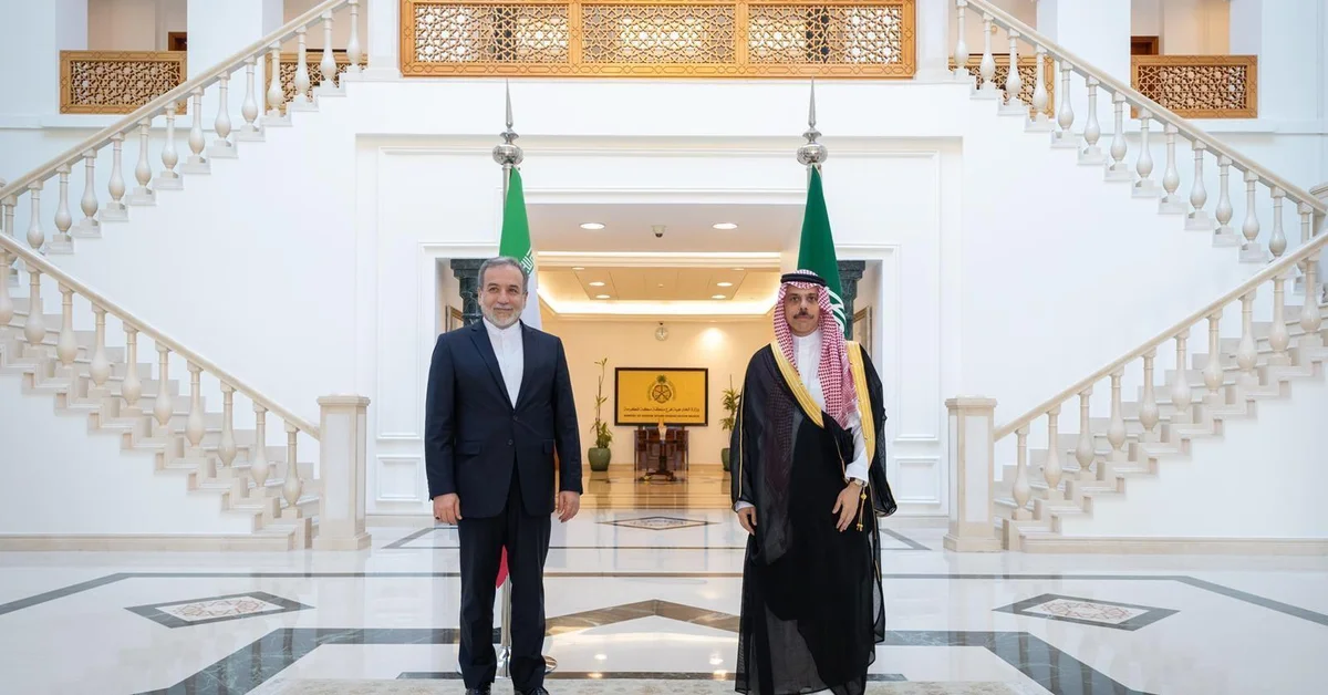 Foreign Minister Welcomes Iranian Counterpart - Main Image