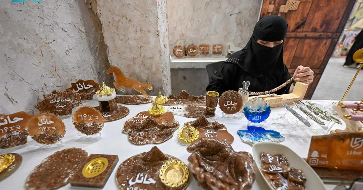 Resin Art Showcases Hail's Natural Beauty and Landmarks at Local Festival - Main Image
