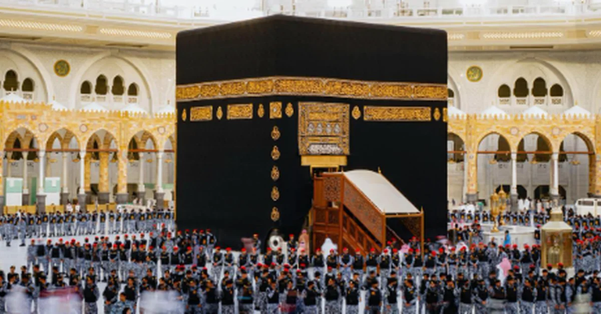 The Kaaba Washing Ceremony: Meticulous Care, Precision Honoring Sacredness - Main Image
