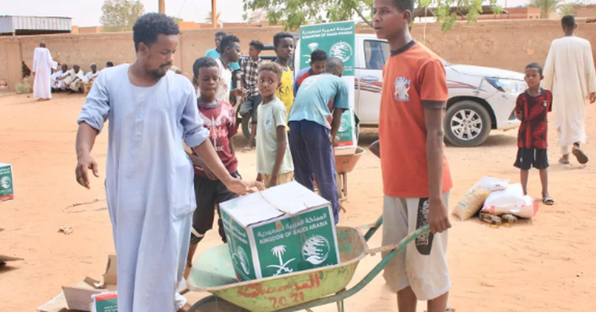 KSrelief Distributes 500 Food Baskets in Karary, Khartoum State - Main Image