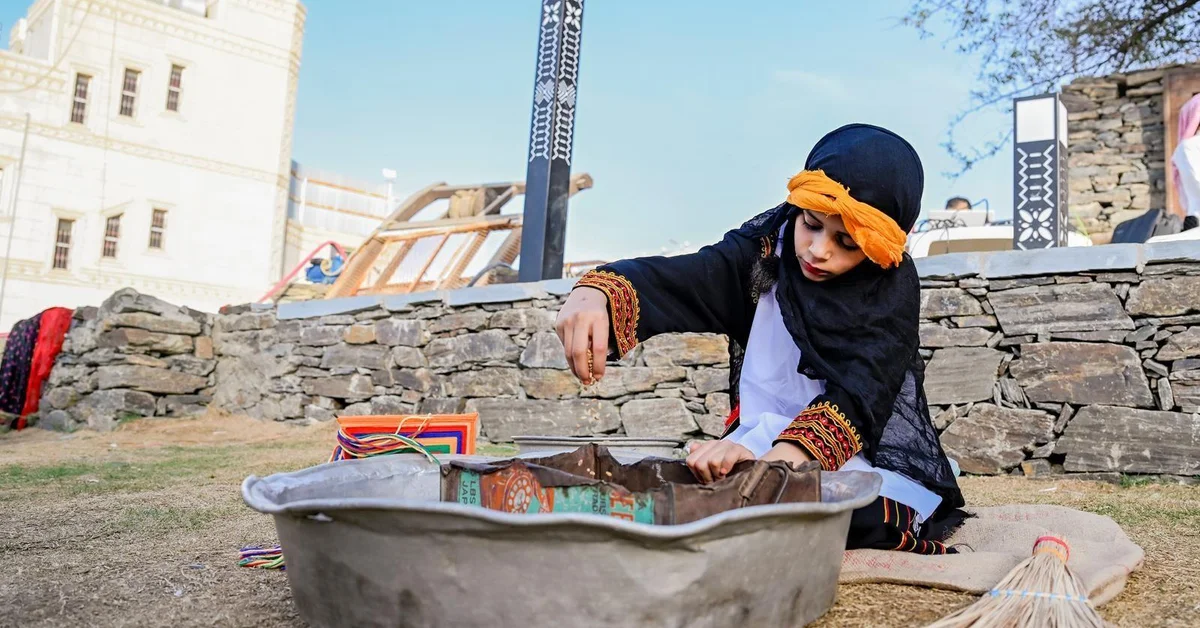 Traditional Crafts by Elderly Women Captivate Visitors at Alatawelah Festival - Main Image