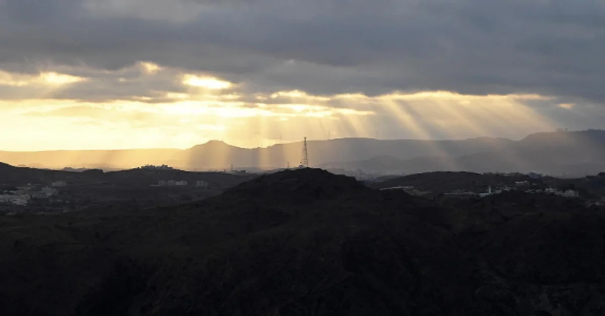 Stunning Golden Waterfalls of Light Seen in Aseer - Main Image