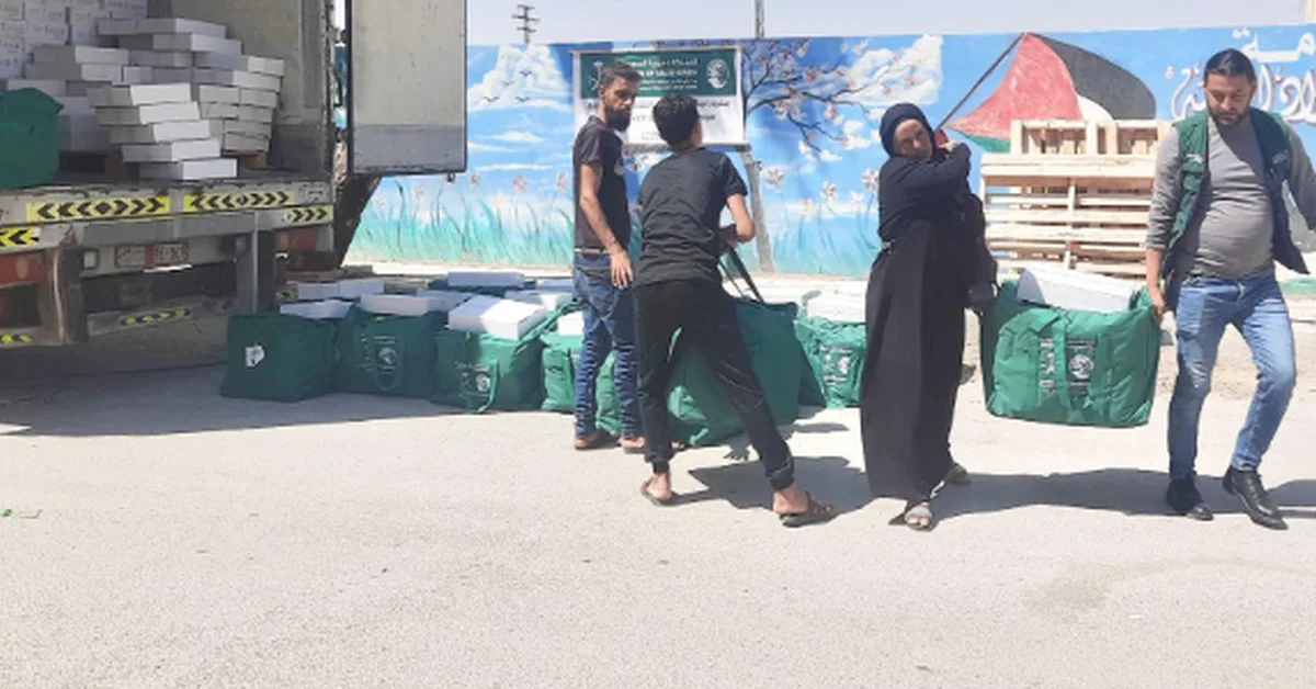 KSrelief Distributes 345 Cartons of Dates to Displaced Syrians in Daraa - Main Image