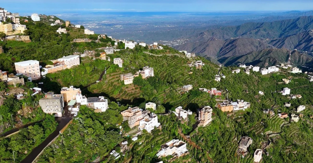 Fayfa Mountains Offer Stunning Vistas Between Fog and Terraces - Main Image