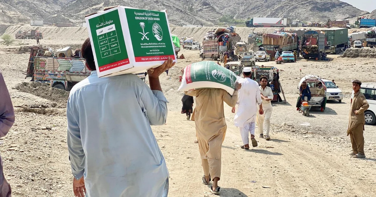 KSrelief Distributes Food Aid to Returning Afghans - Main Image