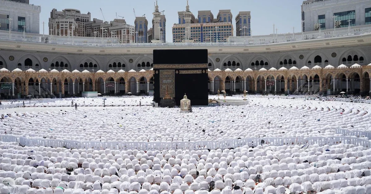 Grand Mosque Imam Urges Muslims to Uphold Honesty at Friday Sermon - Main Image