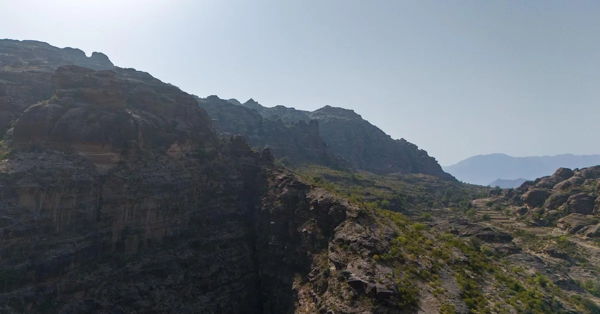Wadi Lajab: Captivating Tourist Destination with Stunning Geological Formations in Jazan - Main Image