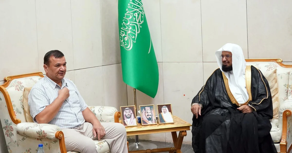 Islamic Studies Center Director in Tajikistan Visits Quran Printing Complex in Madinah - Main Image