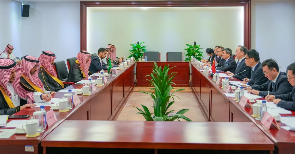Minister of Industry, His Chinese Counterpart Discuss Enhancing Cooperation in Advanced Industries - Main Image