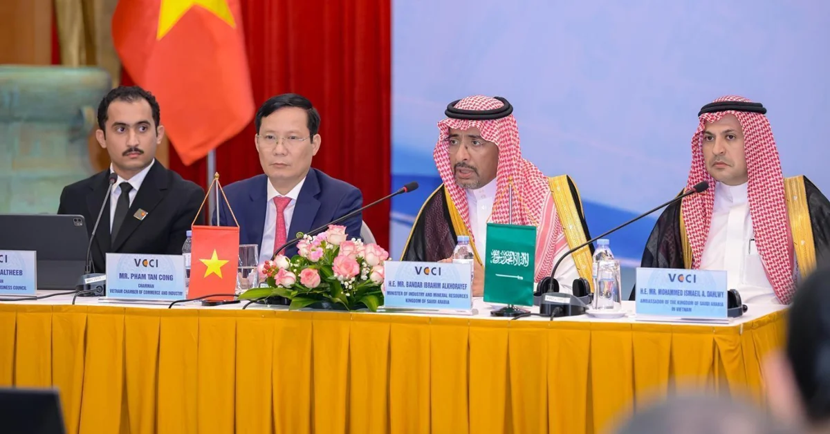 Minister of Industry Witnesses Signing of Five Investment Agreements at Saudi-Vietnamese Business Forum in Hanoi - Main Image