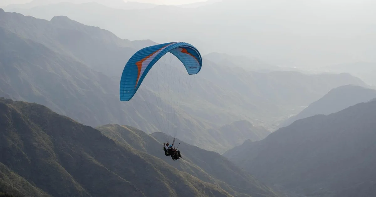 Saudi Arabia Elevates Air Sports with Paragliding Resumption - Main Image