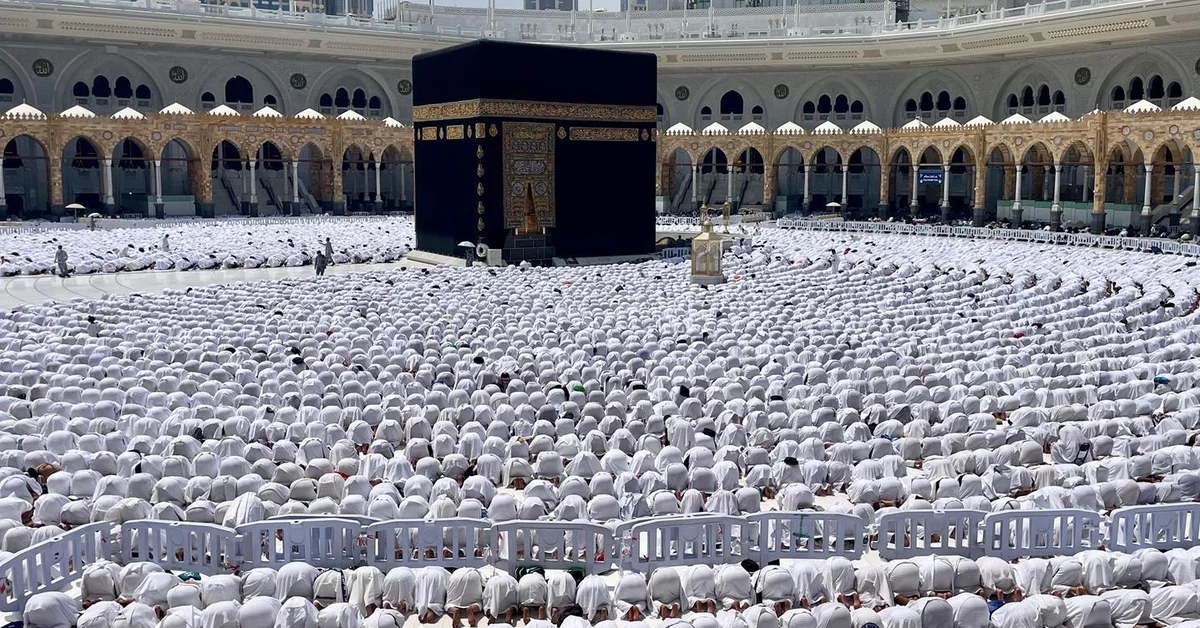 Grand Mosque Imam Urges Muslims to Prioritize Righteous Deeds in Friday Sermon - Main Image