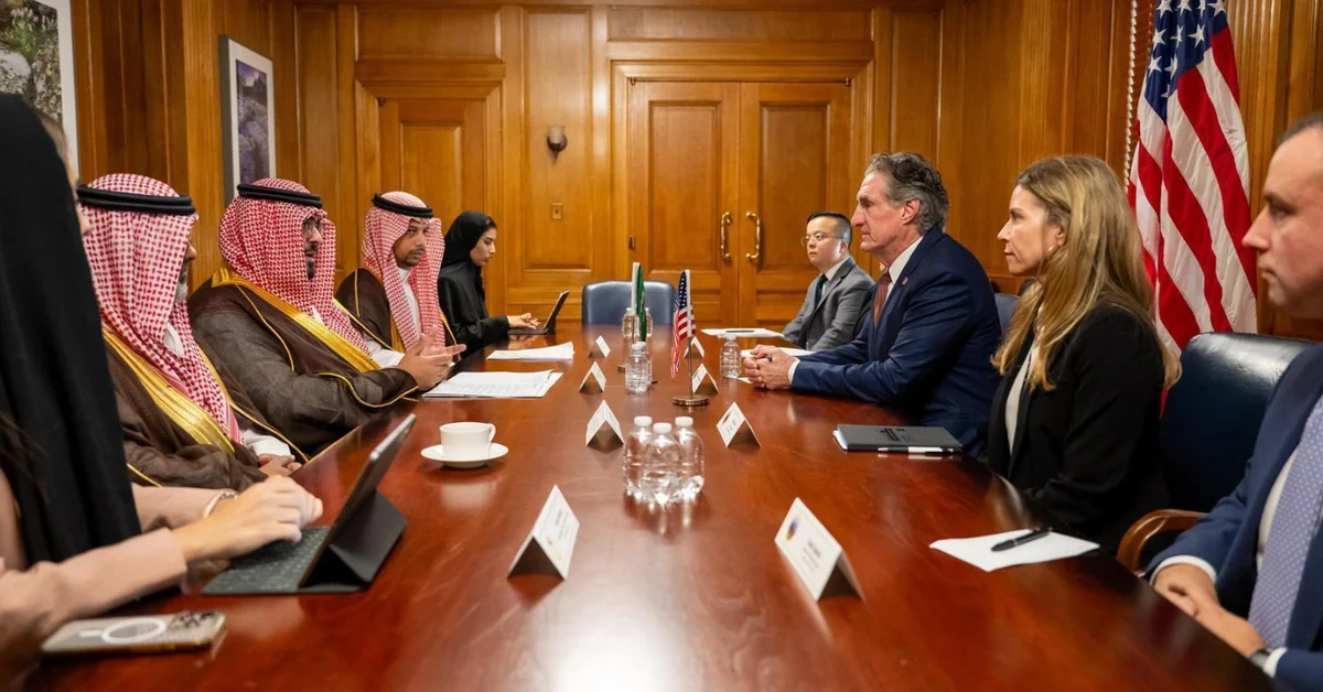 Economy Minister Meets with U.S. National Economic Council Director, Interior Secretary - Main Image