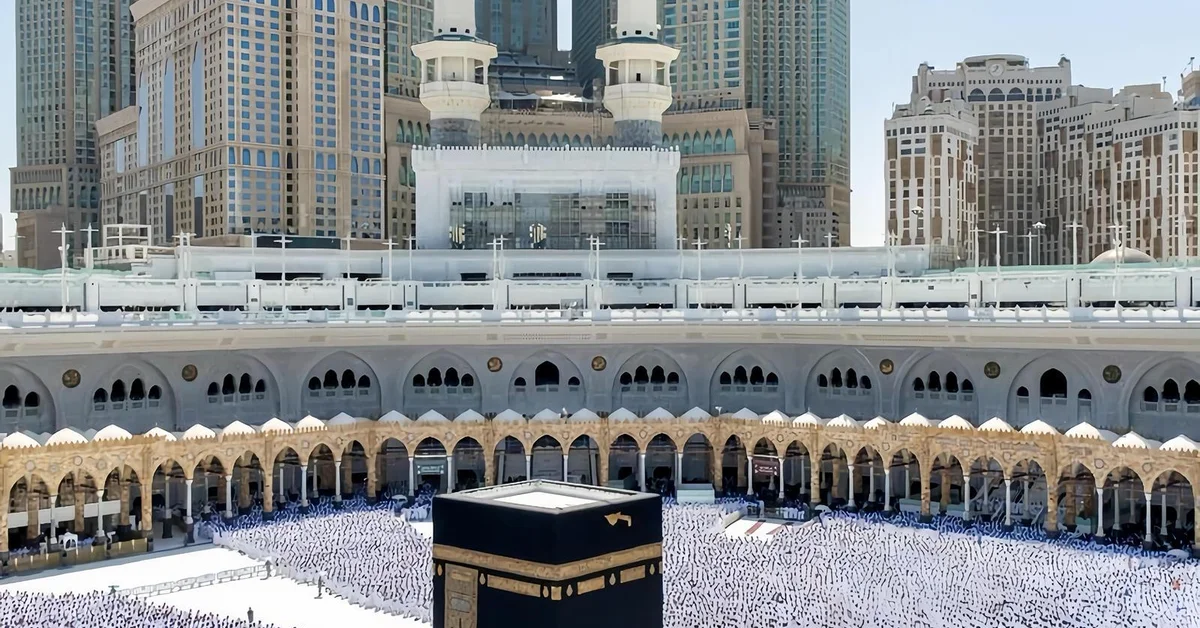 Grand Mosque Imam Stresses Quranic Guidance to Combat Modern Conflicts - Main Image