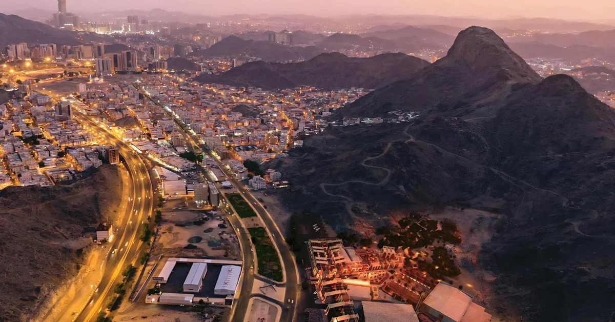 Path to Hira Cave: A Cultural and Tourism Experience Enriching Visitors - Main Image
