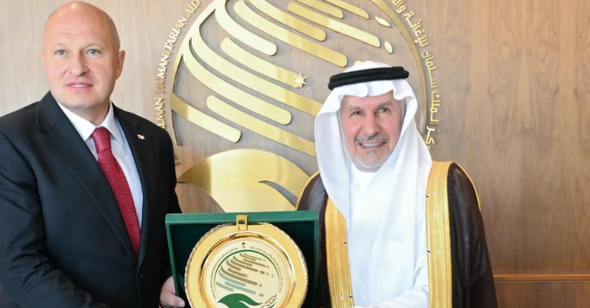 KSrelief Chief, Russian Civil Defense Minister Discuss Cooperation - Main Image